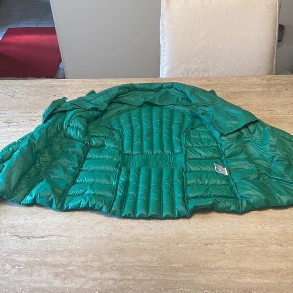 NWOT Beautiful Green BCBG quilted  light weight puffer, measurements in photos. - Picture 5 of 9